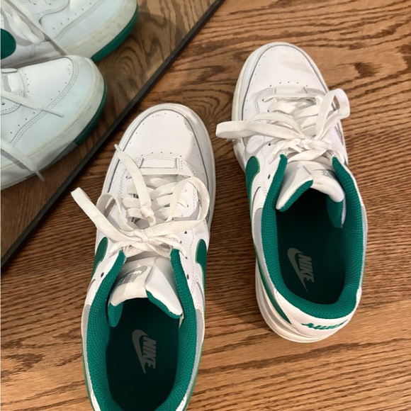 Nike women White and Green Gamma Force Sneakers | Size 9 - Picture 3 of 4